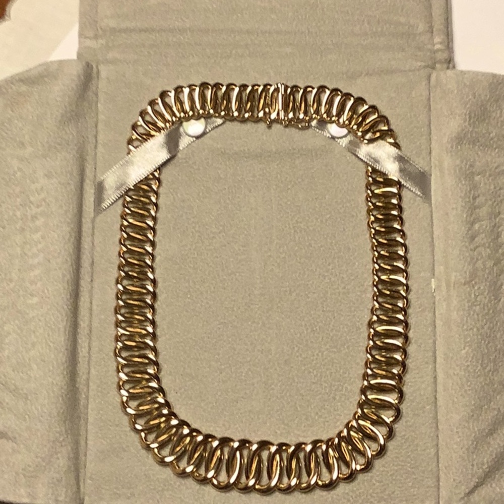 Women’s 17 inch 14 carat gold neckless.